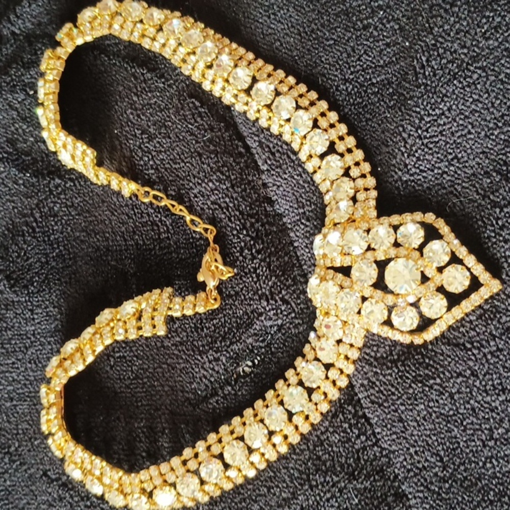 Vintage Crystal Rhinestone Neckless with v shape pendent